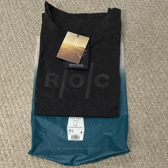 On™Cloud Women's R.O.C. Run On Clouds T-Shirt in Black XL NWT - Picture 3 of 8